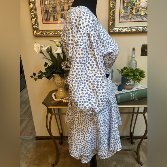 VESTIQUE CUT- OUT FIT & FLARE BLUE FLORAL PEASANT TIE BACK MINI DRESS SZ L - Picture 5 of 14